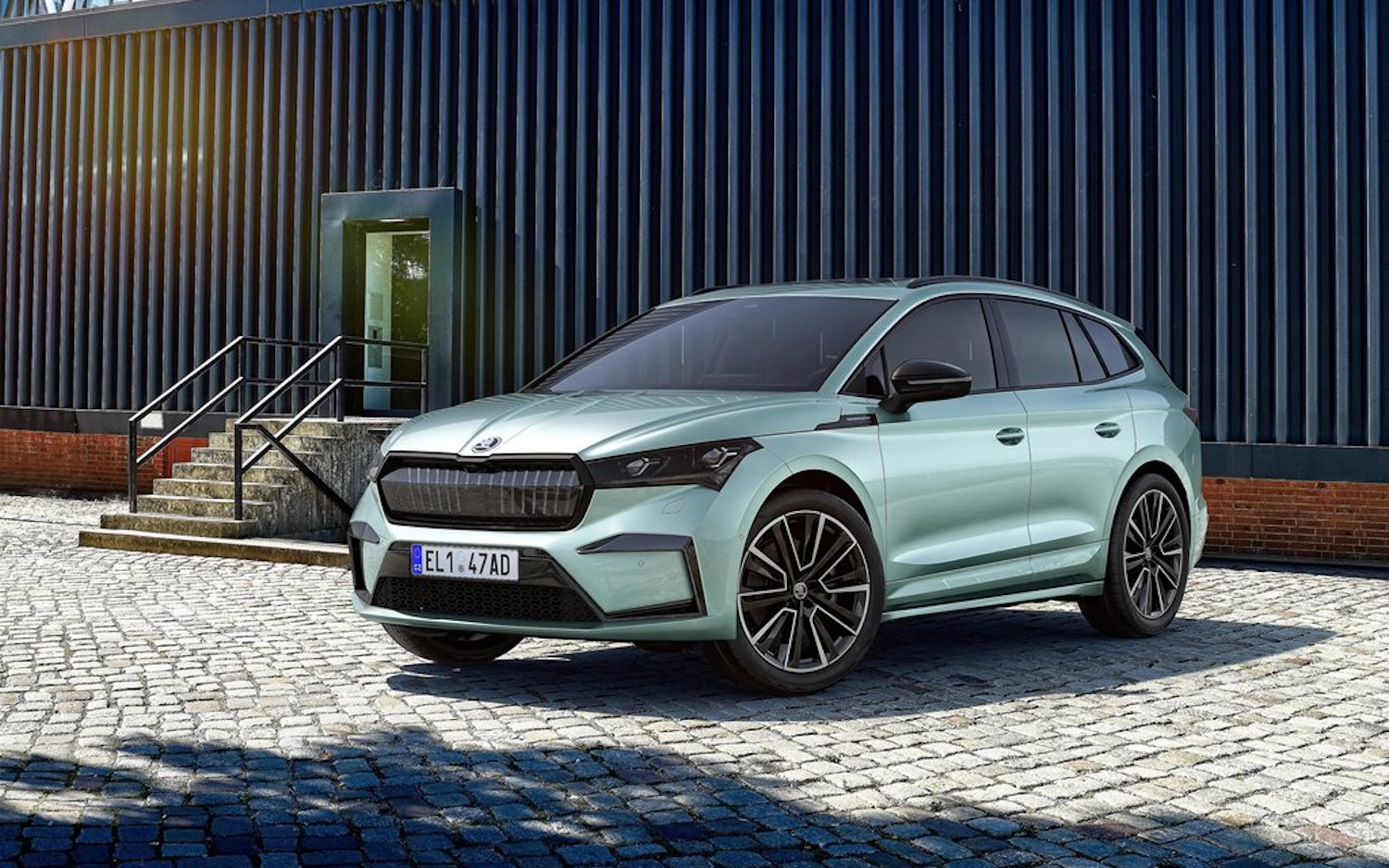 Comparison Skoda Enyaq iV 80 EV 2021 vs Audi Q4 etron Sportback